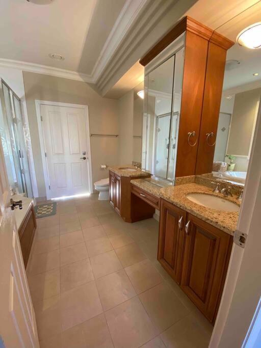 Lucky Suite, Two-Bedroom Suite With Independent Entrance In Richmond Close To Yvr Exteriér fotografie