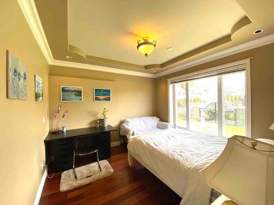Lucky Suite, Two-Bedroom Suite With Independent Entrance In Richmond Close To Yvr Exteriér fotografie