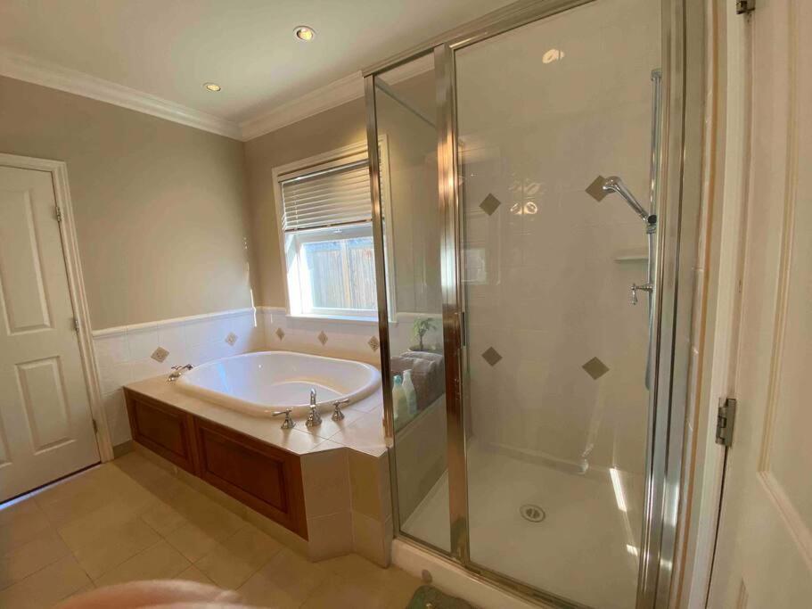Lucky Suite, Two-Bedroom Suite With Independent Entrance In Richmond Close To Yvr Exteriér fotografie